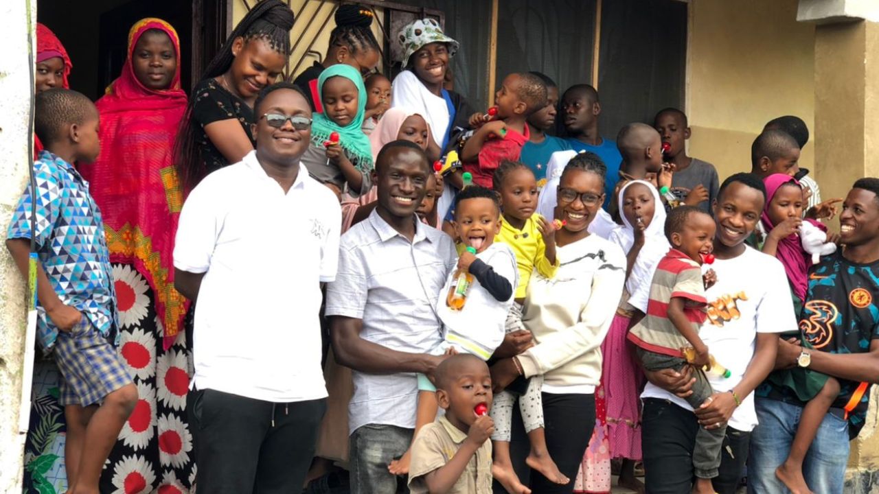 ESC members with children and caregivers in Tandale